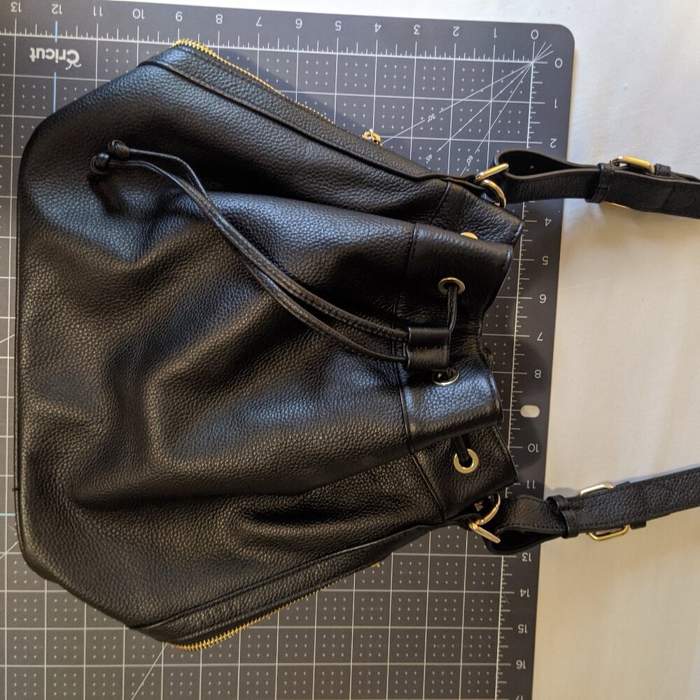 FREE SHIPPING!!! Leather bucket bag, perfect condition purse tote